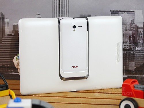 超级组合变形 白色华硕PadFone2新上市 