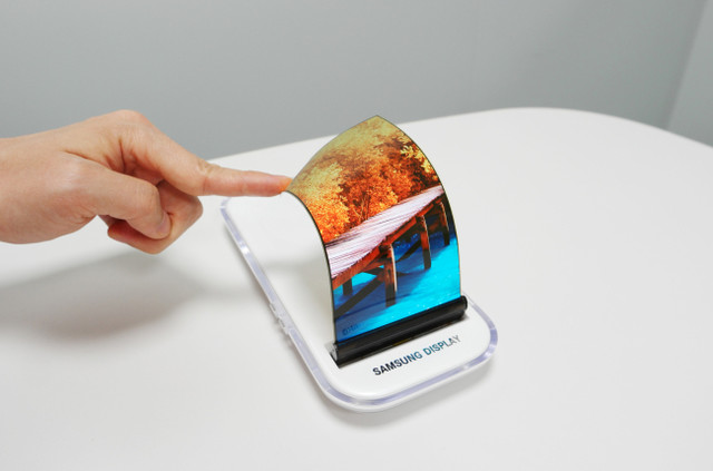 明年发? 传三星Galaxy X配可折叠屏幕 