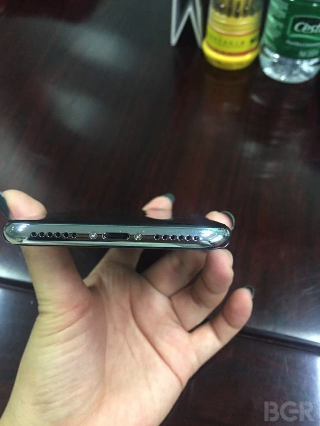 iPhone 8清楚真机谍照:全面屏+隐躲指纹 