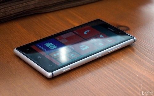 WP8新科機皇 行貨Lumia 925破3000大關 