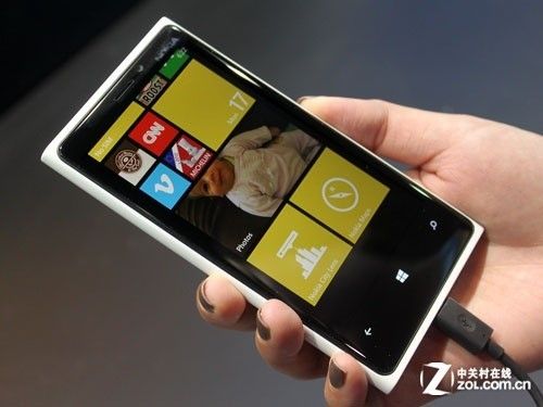4.3英寸悦幕屏 Nokia920促销价3250元 