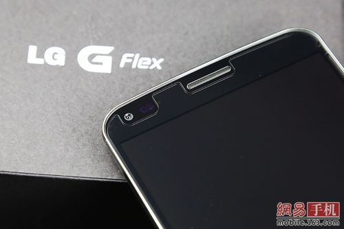 曲面屏+可主动修正后壳 LG G Flex评测