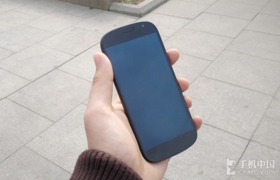 俄罗斯国礼手机 双面屏幕YotaPhone2评测